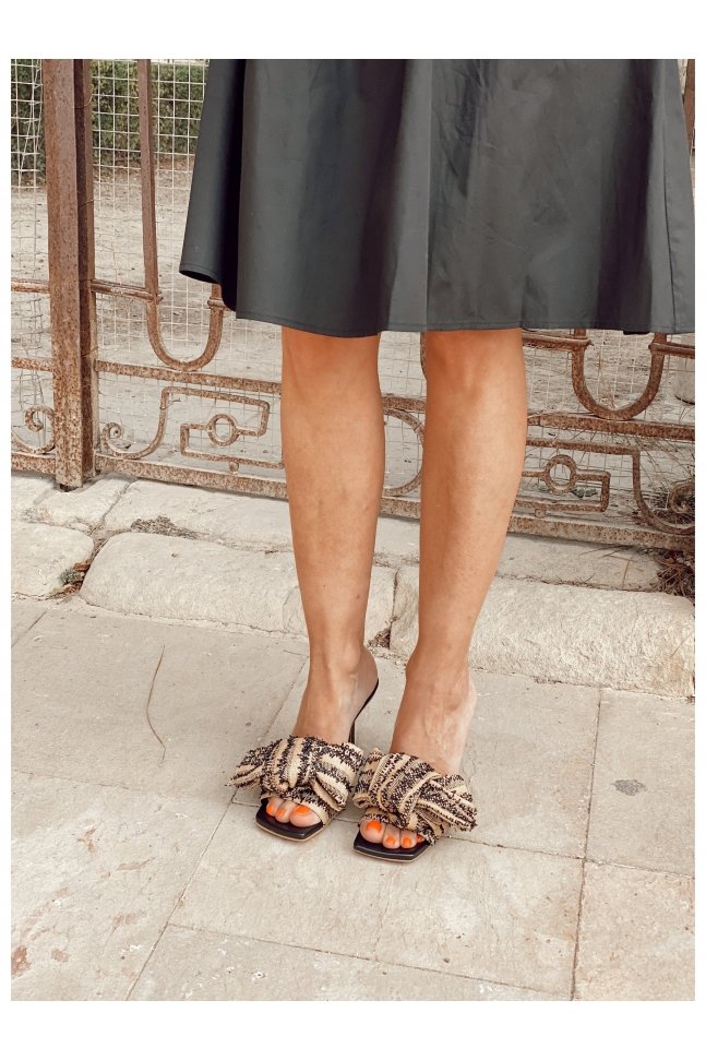 PALA CON LAZADA DE RAFIA NEGRA