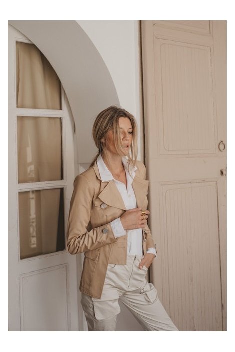 CHAQUETA CORTA CON BOLSILLOS 2