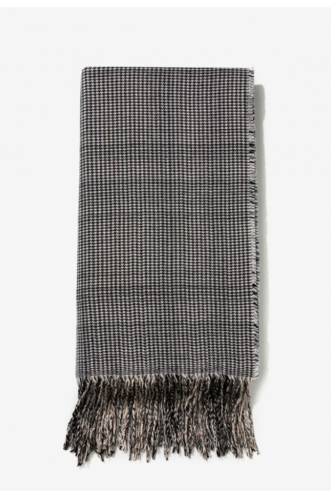 BUFANDA CON DETALLE DE FLECOS