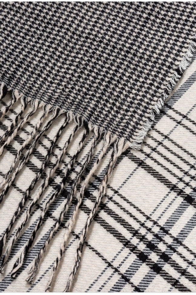 BUFANDA CON DETALLE DE FLECOS