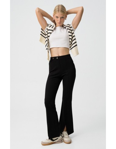 LEGGINS CON PIERNA FLARE