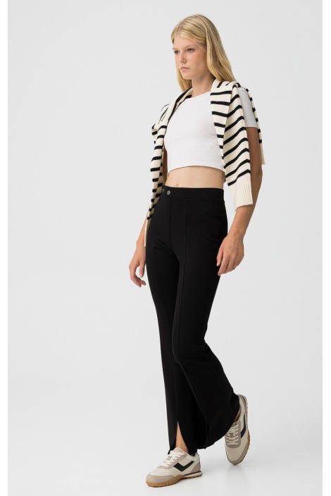 LEGGINS CON PIERNA FLARE