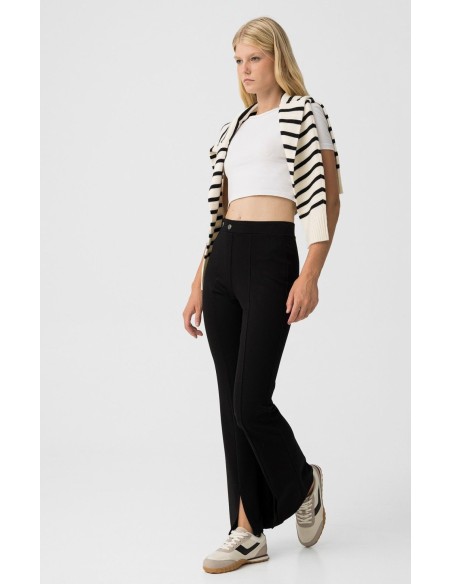 LEGGINS CON PIERNA FLARE