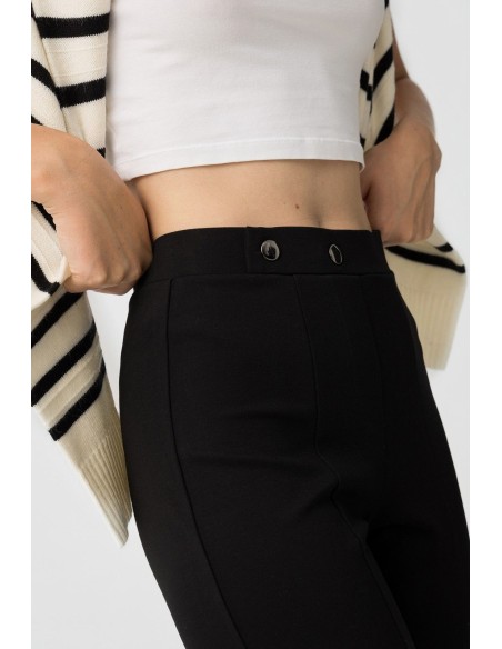 LEGGINS CON PIERNA FLARE