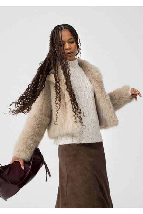 ABRIGO CORTO CON PELO 2