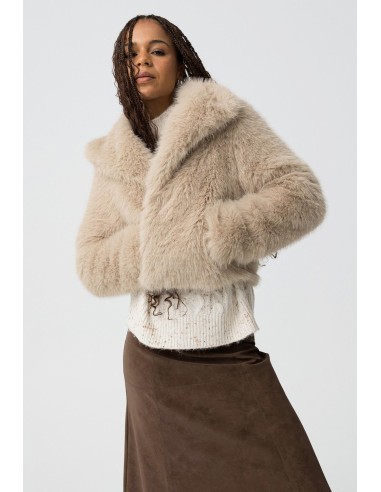 ABRIGO CORTO CON PELO ABRIGO CORTO CON PELO