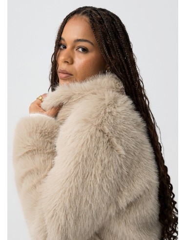 ABRIGO CORTO CON PELO ABRIGO CORTO CON PELO