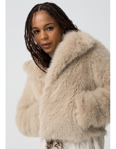 ABRIGO CORTO CON PELO ABRIGO CORTO CON PELO