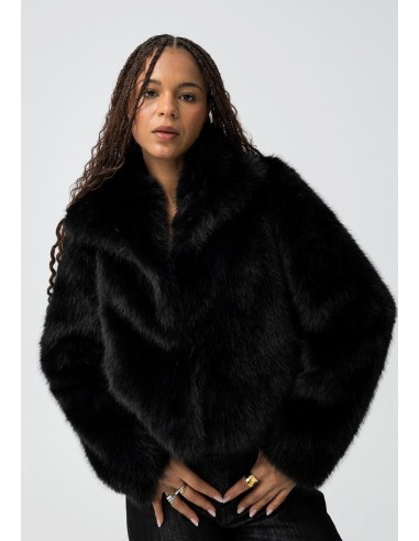 ABRIGO CORTO CON PELO ABRIGO CORTO CON PELO