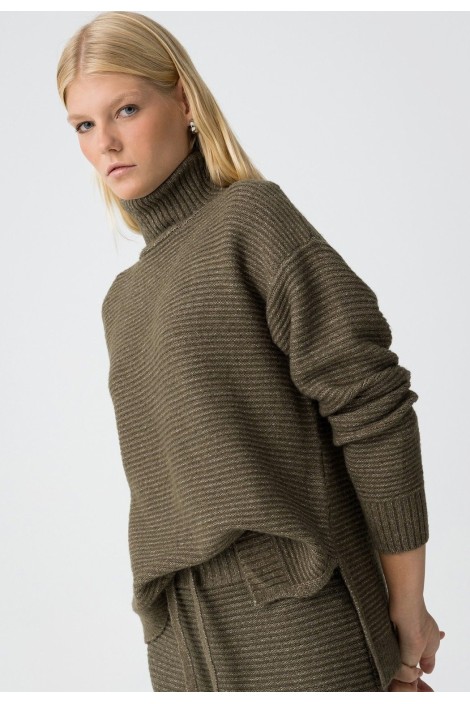 JERSEY REGULAR FIT CON CANALÉ